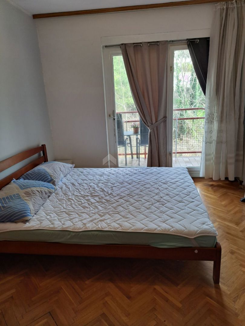 RIJEKA, KRNJEVO - appartamento 2 camere da letto + bagno con balcone - recentemente ristrutturato! OPPORTUNITÀ!