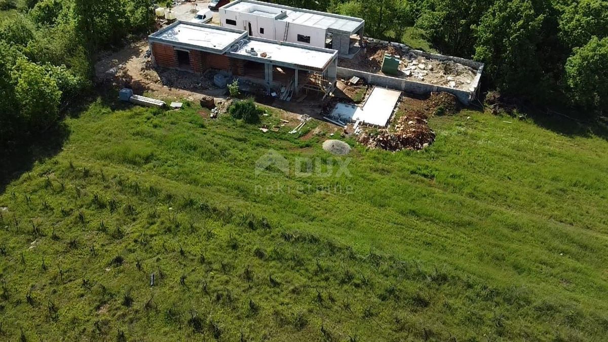 ISTRIA, SVETVINČENAT Piano terra in zona appartata con tanto verde!