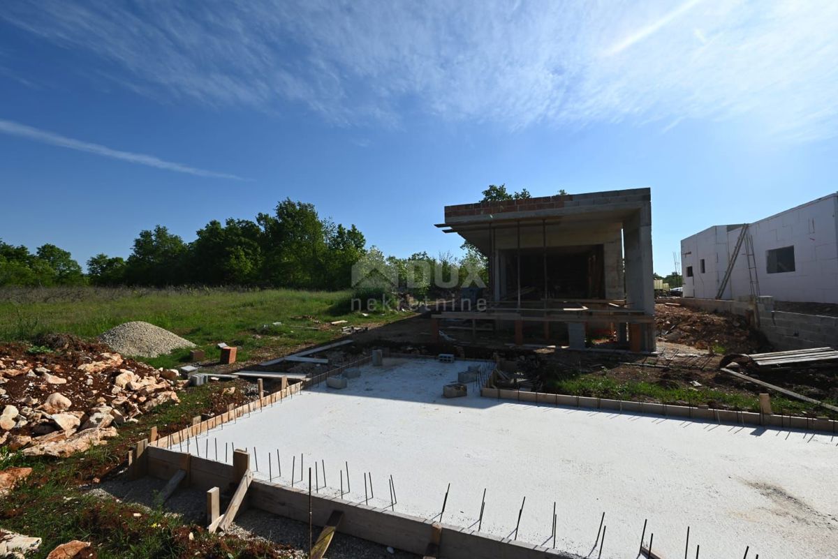 ISTRIA, SVETVINČENAT Piano terra in zona appartata con tanto verde!