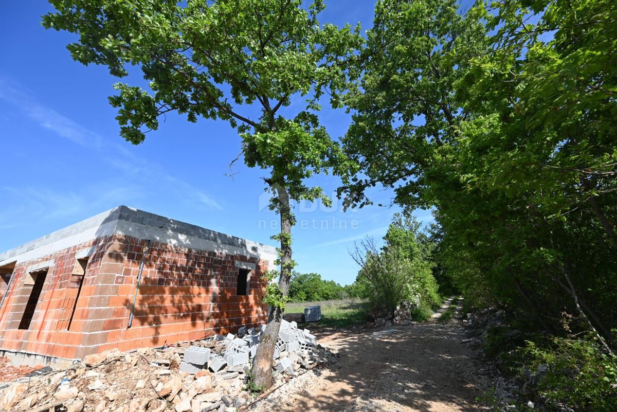 ISTRIA, SVETVINČENAT Piano terra in zona appartata con tanto verde!