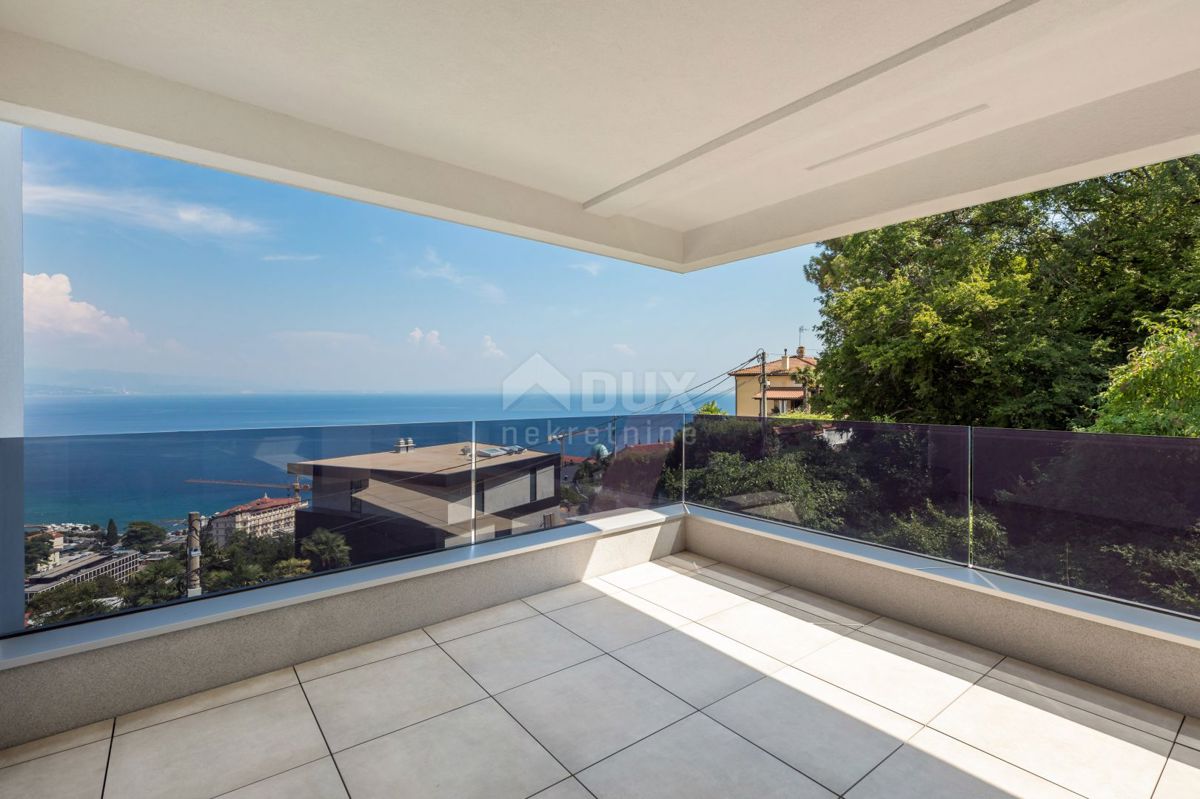 OPATIJA, CENTRO - appartamento esclusivo in una nuova costruzione con vista mare, piscina in comune, garage