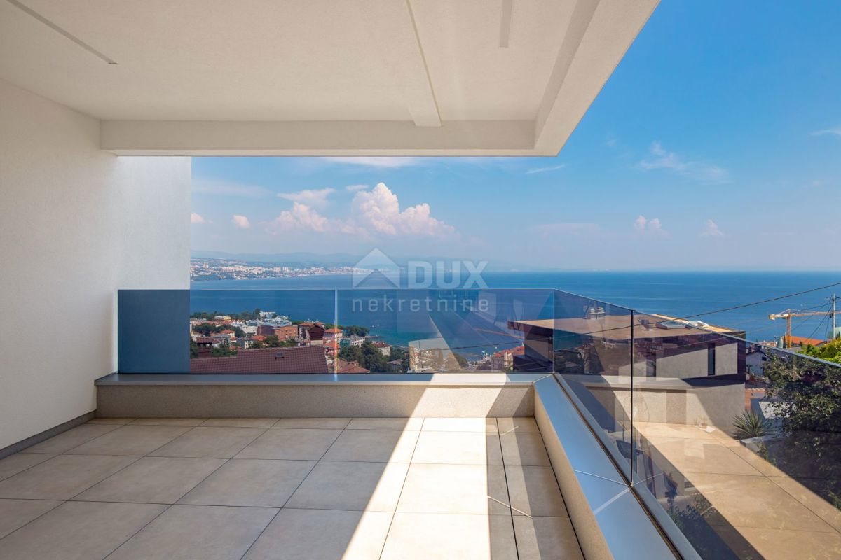 OPATIJA, CENTRO - appartamento esclusivo in una nuova costruzione con vista mare, piscina in comune, garage