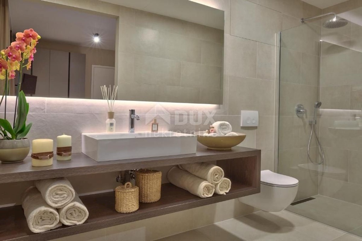 ISTRIA, BRTONIGLA - Villa moderna con vista mare