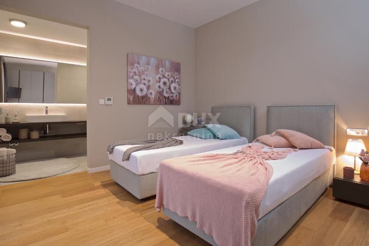 ISTRIA, BRTONIGLA - Villa moderna con vista mare