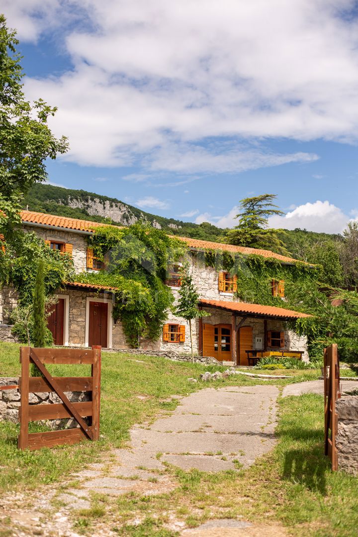 ISTRIA, LUPOGLAV - Casa autoctona in pietra d'Istria in una zona appartata