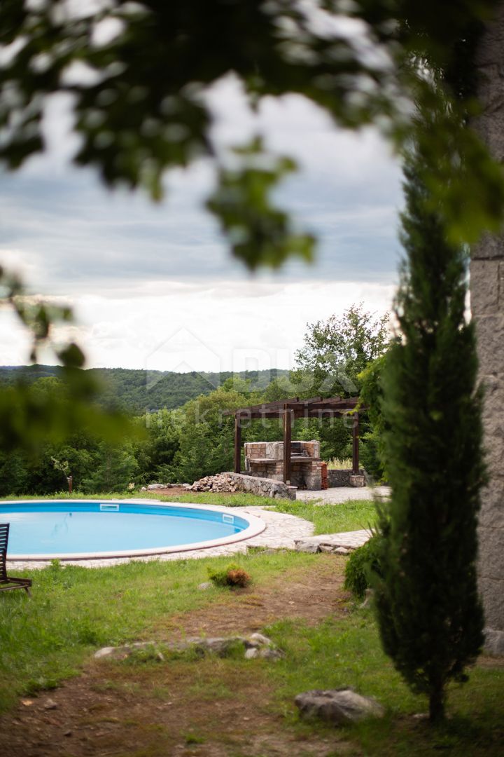 ISTRIA, LUPOGLAV - Casa autoctona in pietra d'Istria in una zona appartata