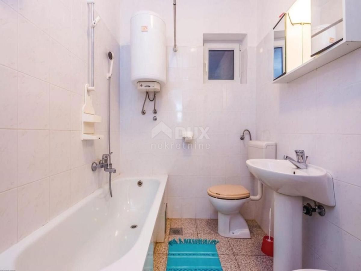 CRIKVENICA, JADRANOVO - bella casa indipendente con sette appartamenti