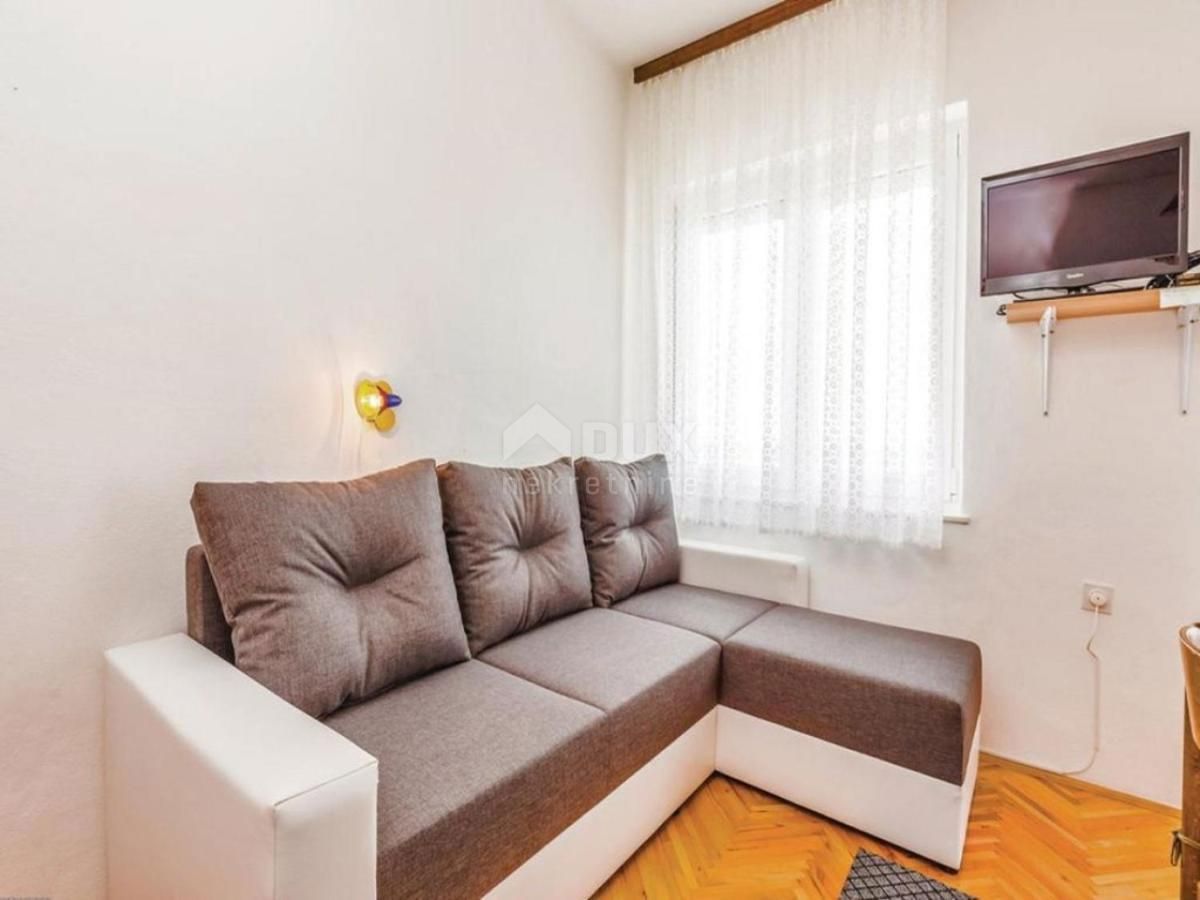 CRIKVENICA, JADRANOVO - bella casa indipendente con sette appartamenti