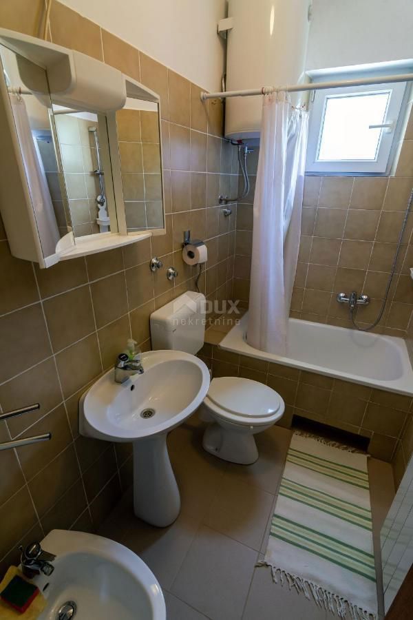 CRIKVENICA, JADRANOVO - bella casa indipendente con sette appartamenti