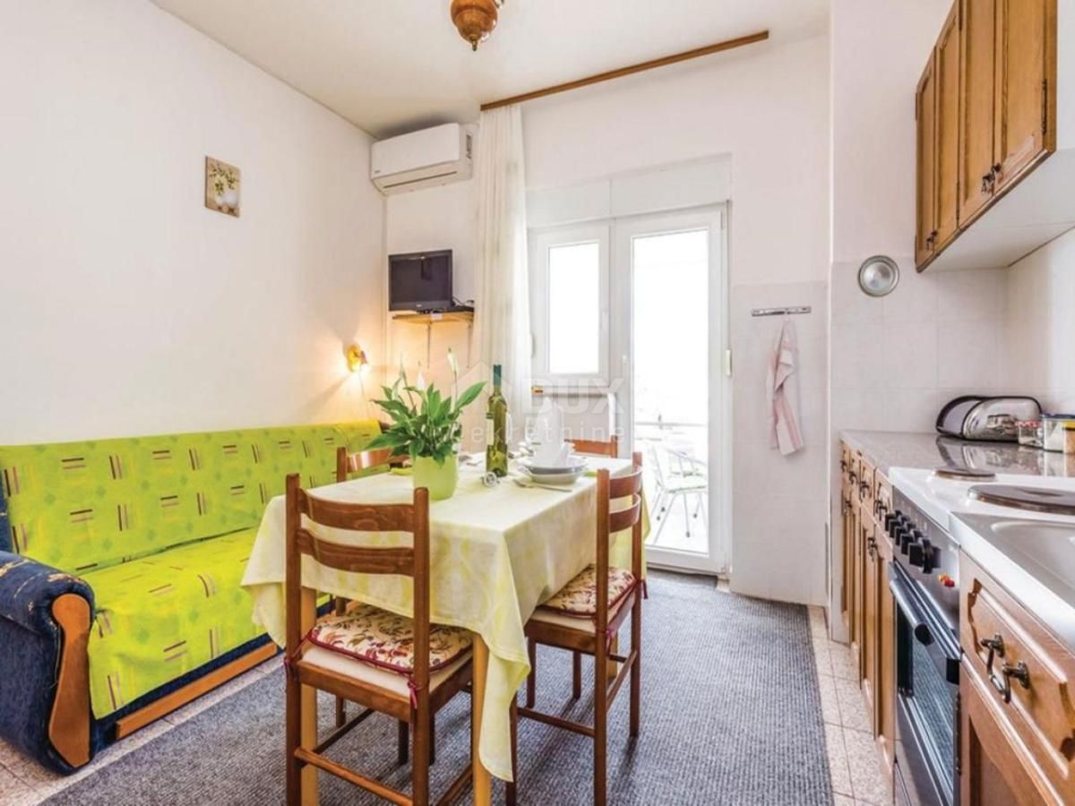 CRIKVENICA, JADRANOVO - bella casa indipendente con sette appartamenti