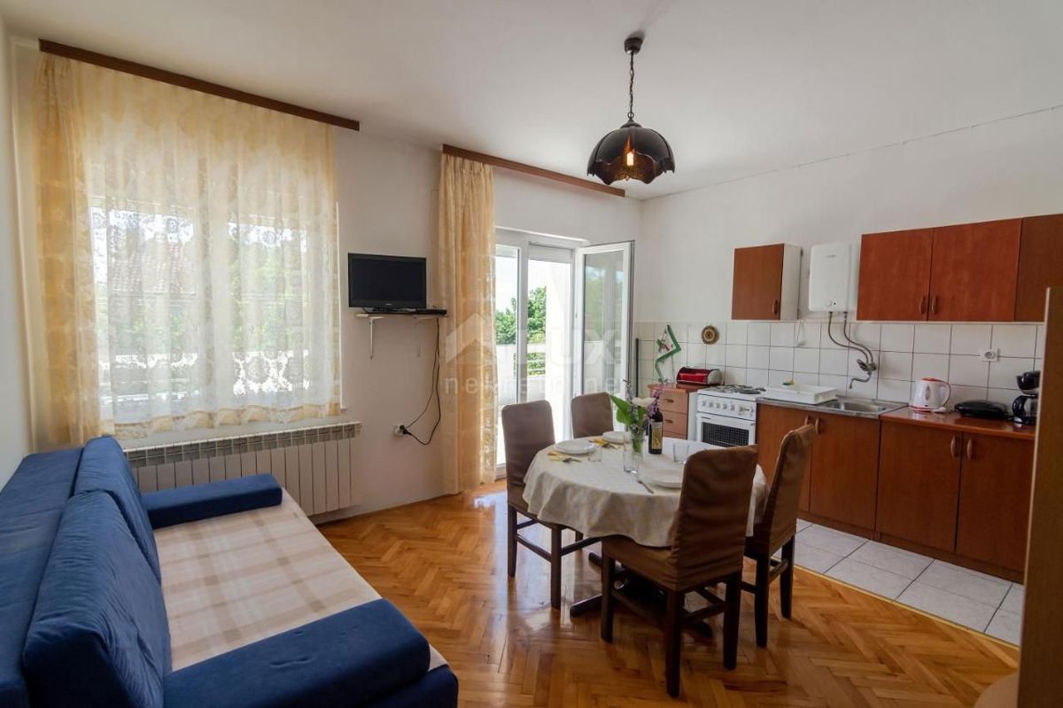 CRIKVENICA, JADRANOVO - bella casa indipendente con sette appartamenti