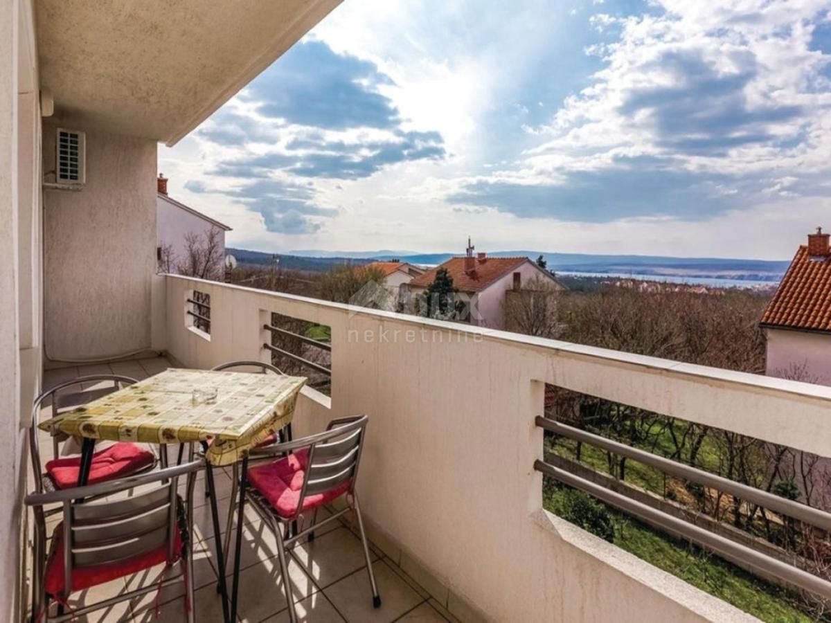 CRIKVENICA, JADRANOVO - bella casa indipendente con sette appartamenti