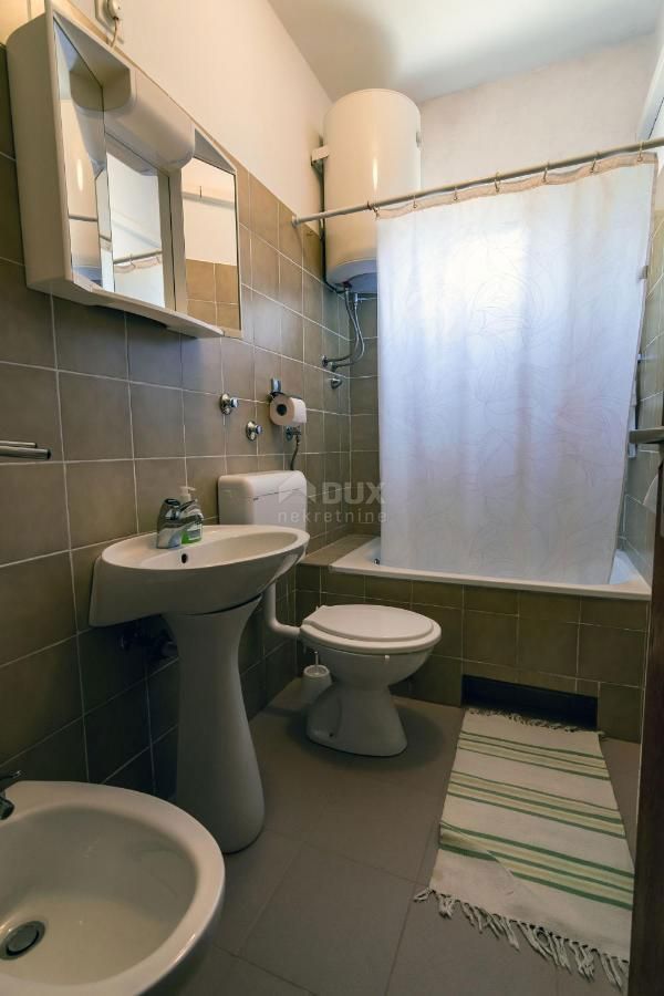 CRIKVENICA, JADRANOVO - bella casa indipendente con sette appartamenti