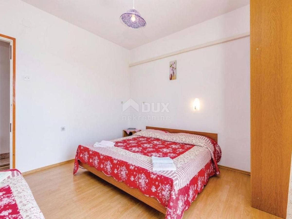 CRIKVENICA, JADRANOVO - bella casa indipendente con sette appartamenti