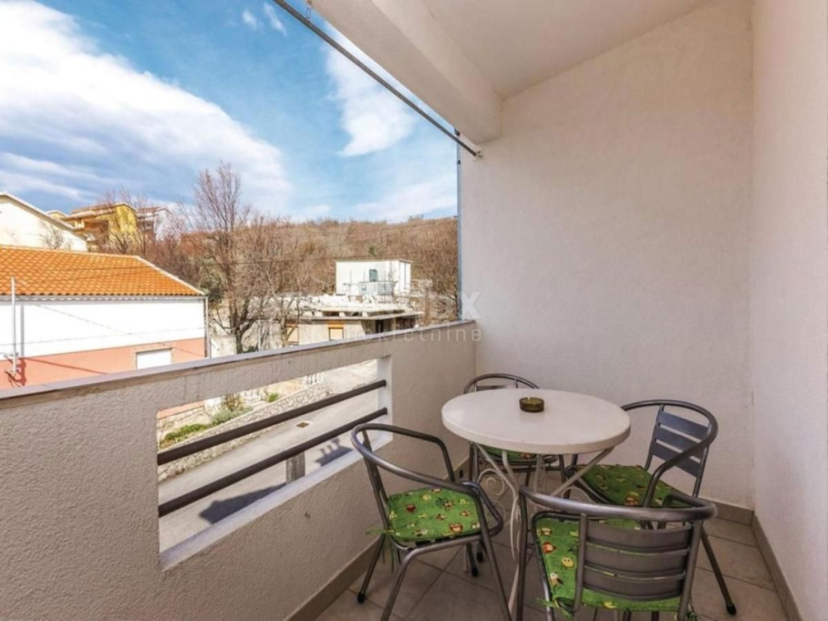 CRIKVENICA, JADRANOVO - bella casa indipendente con sette appartamenti