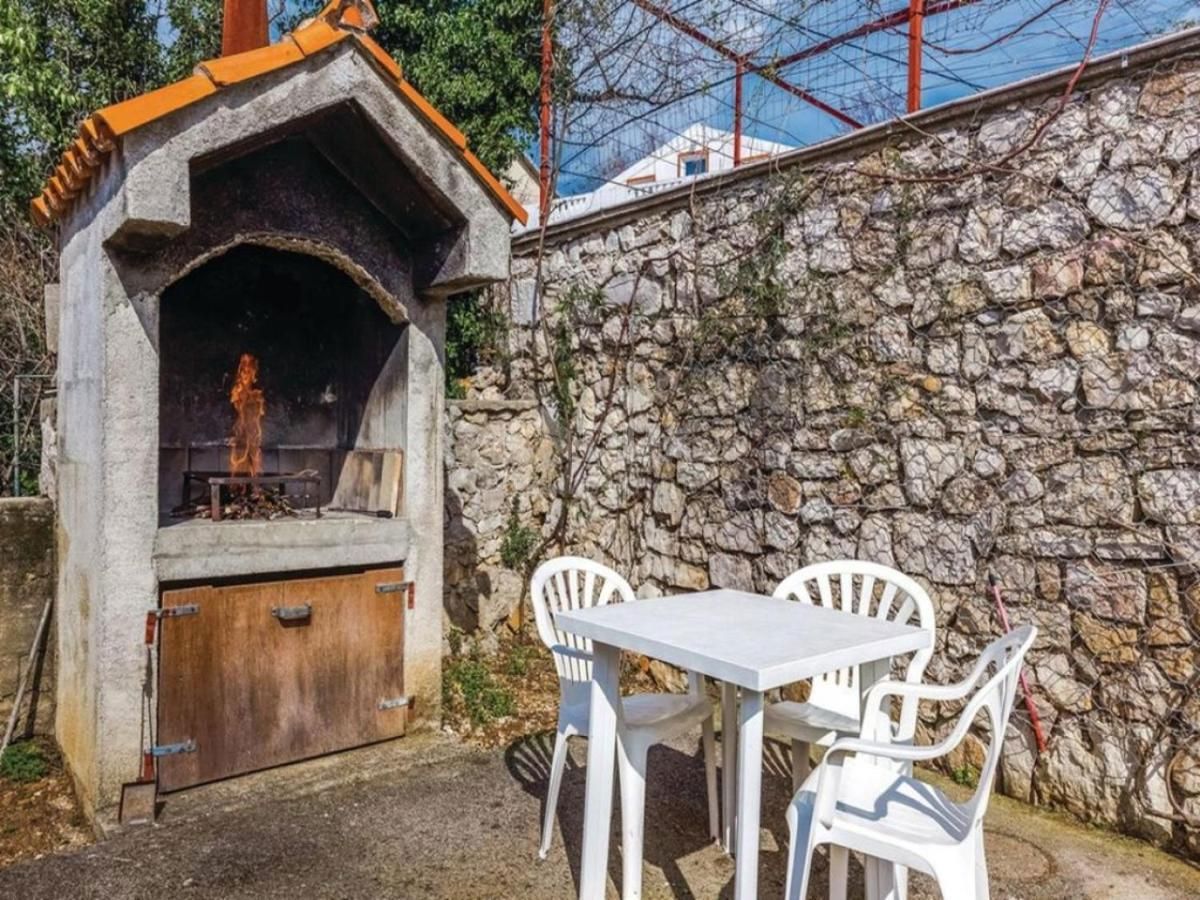 CRIKVENICA, JADRANOVO - bella casa indipendente con sette appartamenti