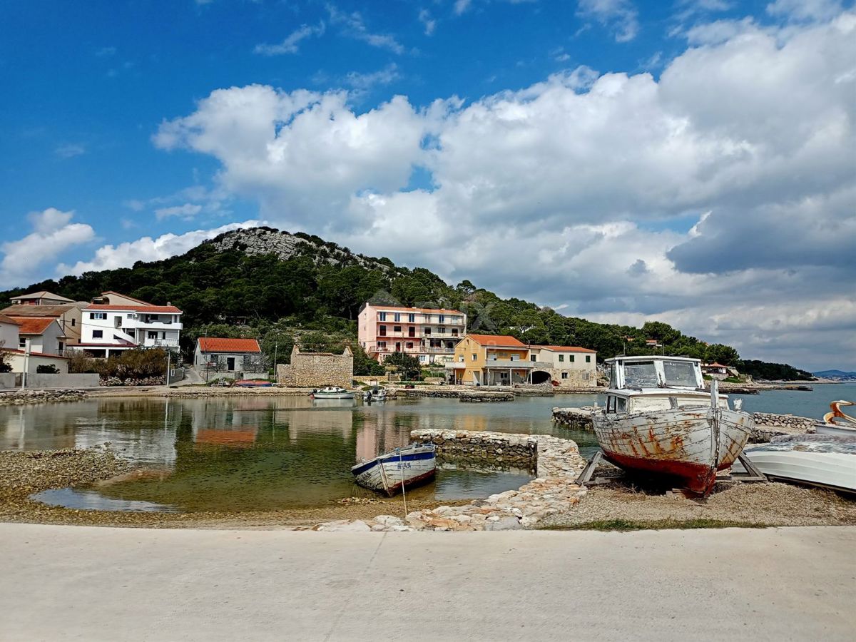 ISOLA VRGADA - Casa con suggestiva vista mare