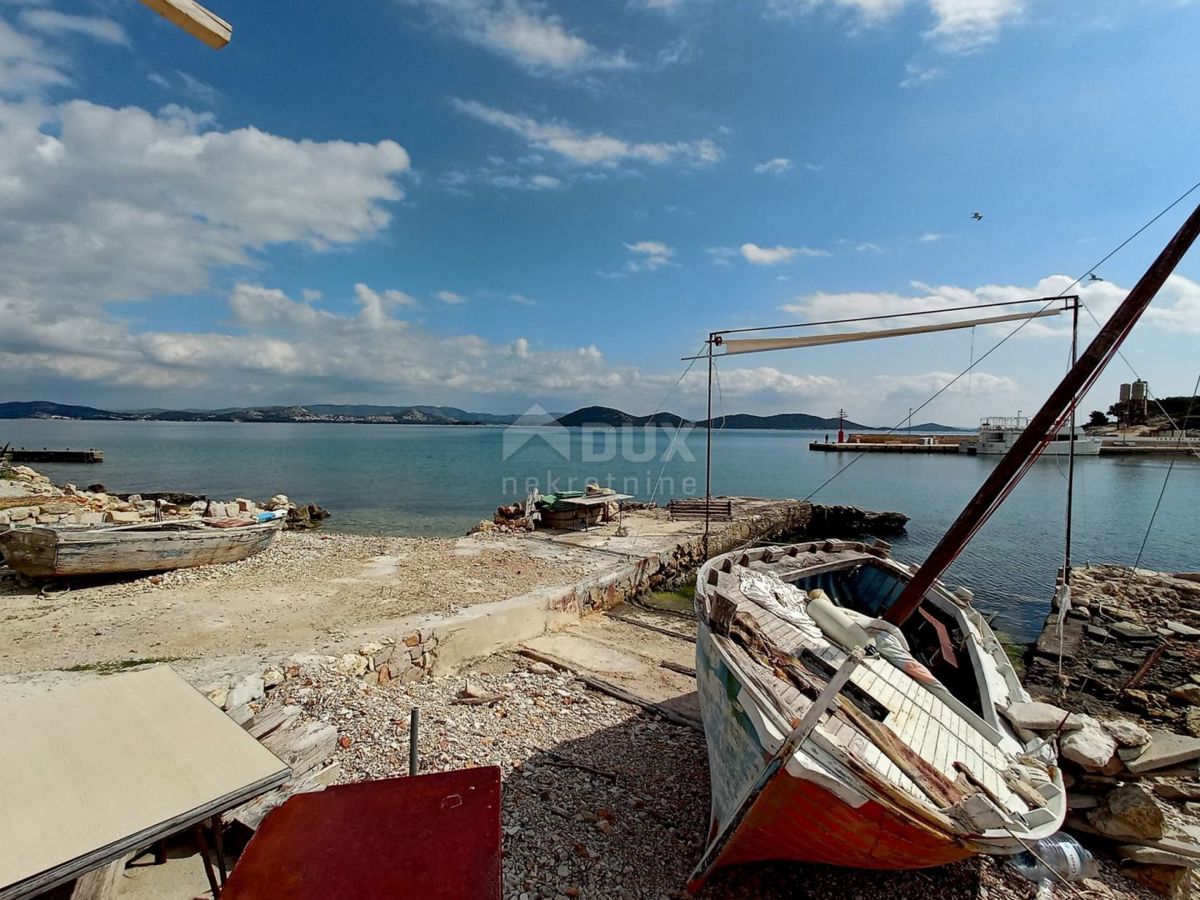 ISOLA VRGADA - Casa con suggestiva vista mare