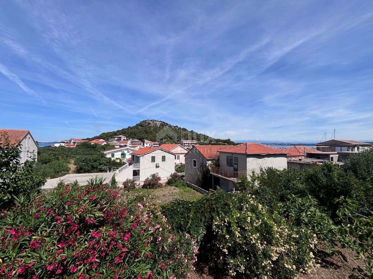 ISOLA VRGADA - Casa con suggestiva vista mare