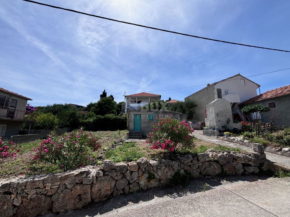 ISOLA VRGADA - Casa con suggestiva vista mare