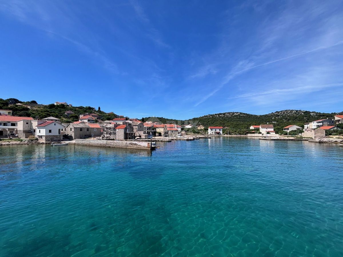 ISOLA VRGADA - Casa con suggestiva vista mare