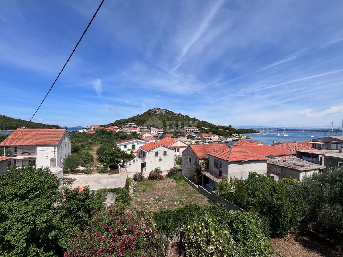 ISOLA VRGADA - Casa con suggestiva vista mare