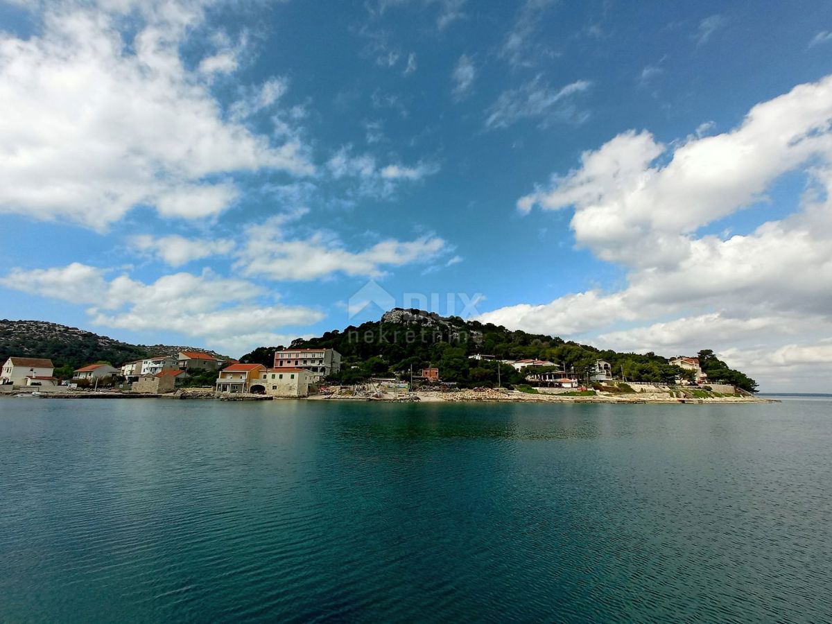 ISOLA VRGADA - Casa con suggestiva vista mare