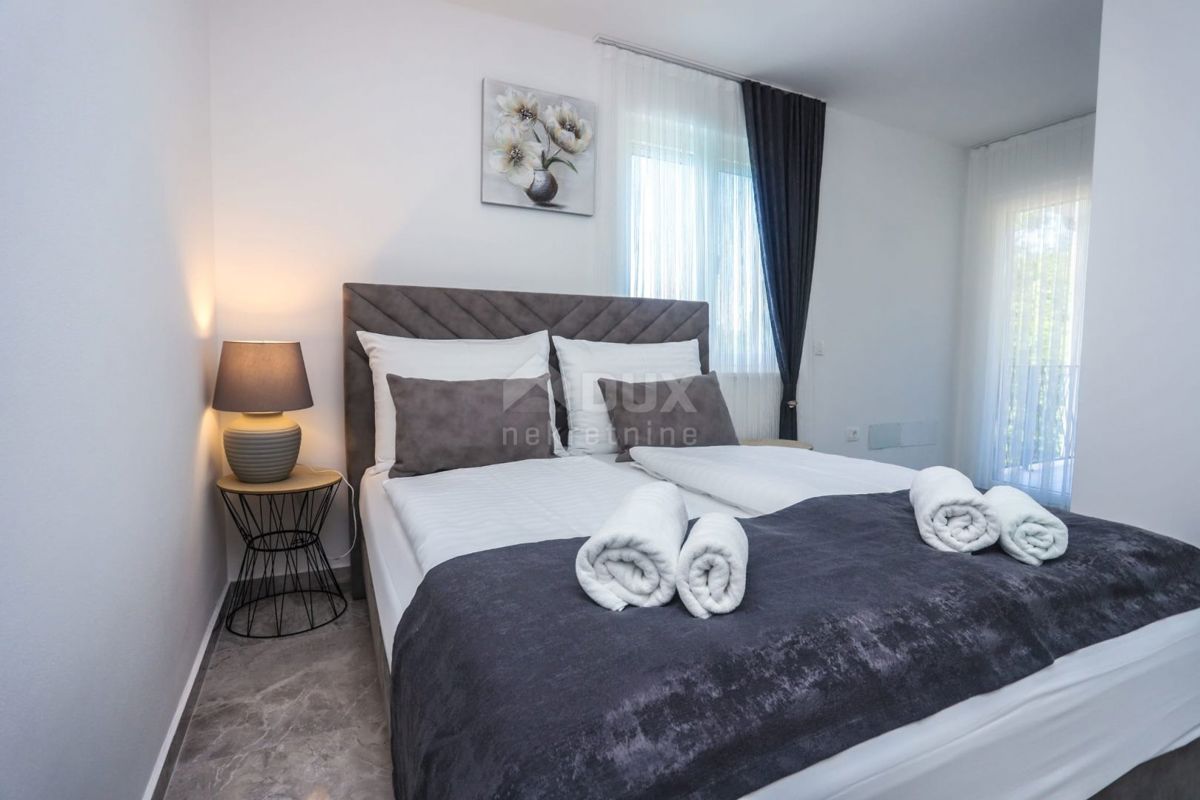 ISTRIA, PARENZO - Casa bifamiliare con piscina