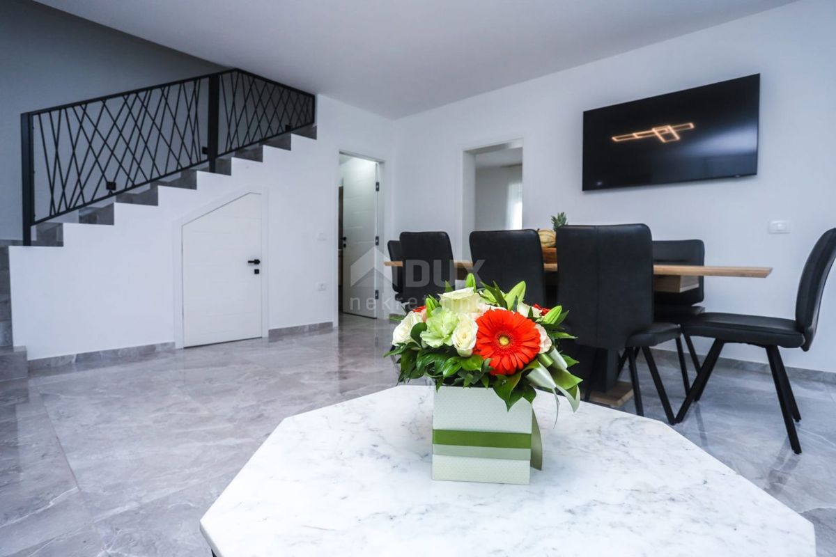 ISTRIA, PARENZO - Casa bifamiliare con piscina