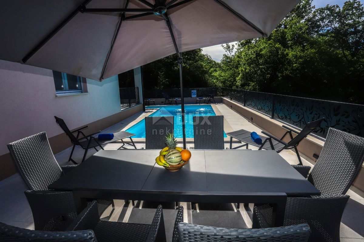 ISTRIA, PARENZO - Casa bifamiliare con piscina