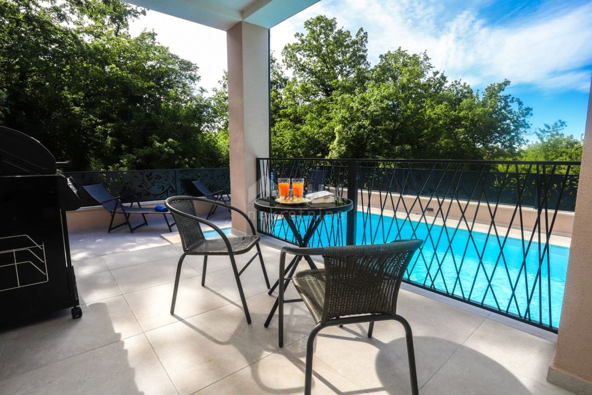 ISTRIA, PARENZO - Casa bifamiliare con piscina