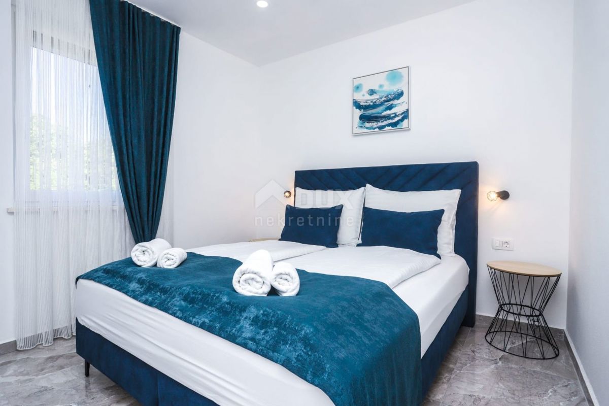 ISTRIA, PARENZO - Casa bifamiliare con piscina