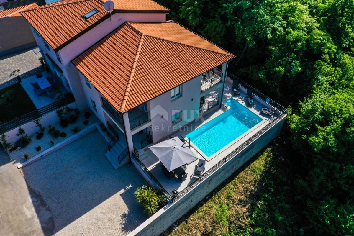 ISTRIA, PARENZO - Casa bifamiliare con piscina
