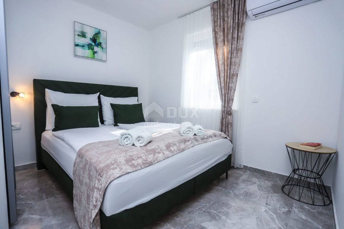 ISTRIA, PARENZO - Casa bifamiliare con piscina