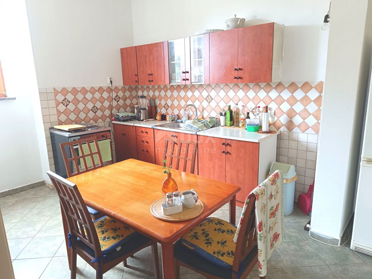 ISTRIA, VALTURA Piano terra con cortile in posizione tranquilla - 2 km dal mare!