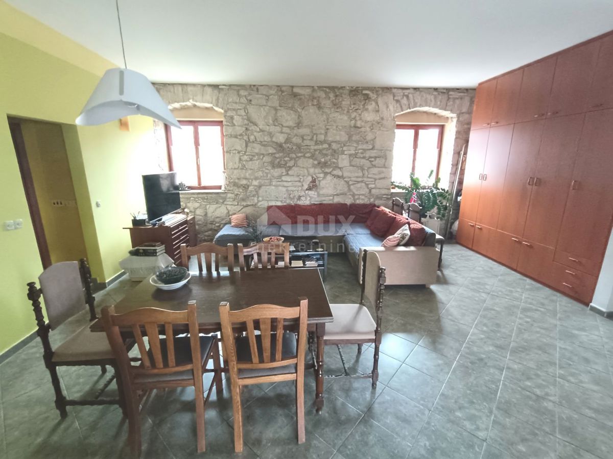 ISTRIA, VALTURA Piano terra con cortile in posizione tranquilla - 2 km dal mare!