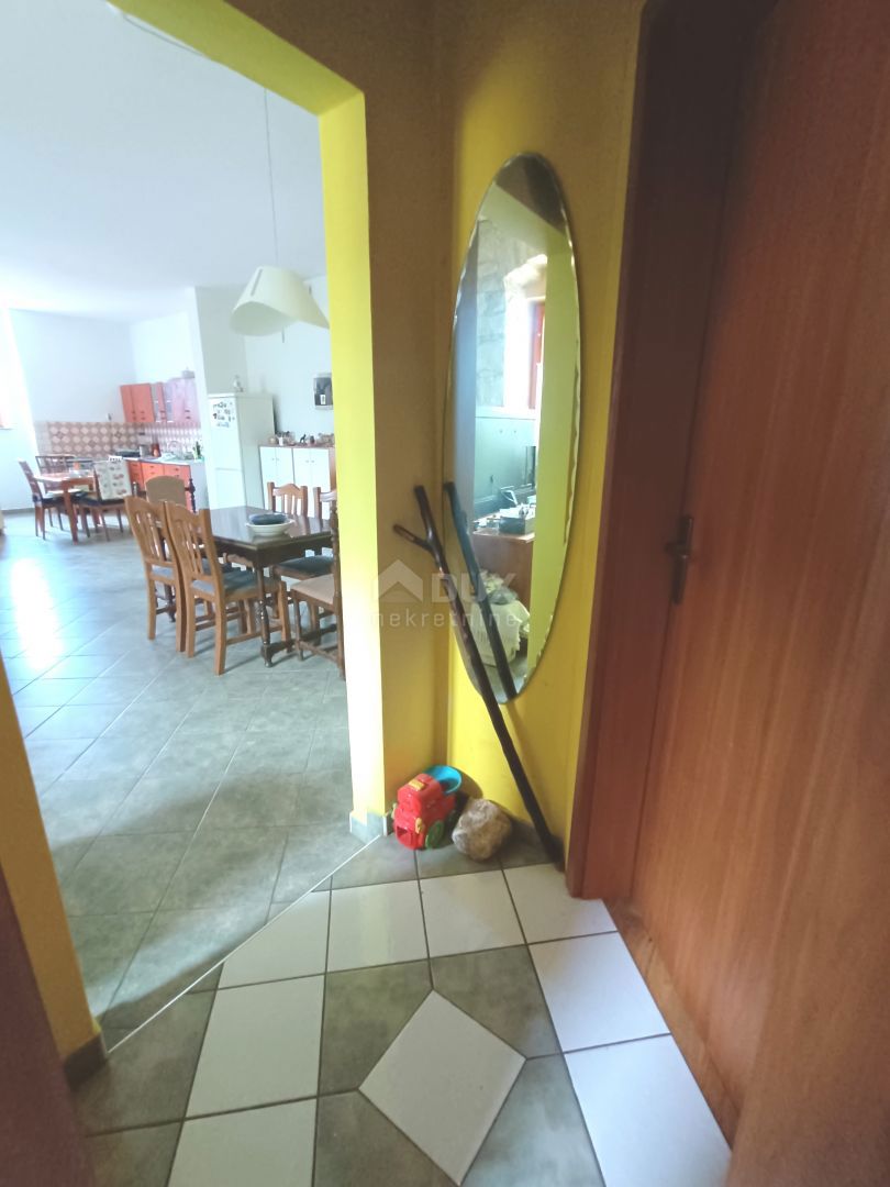 ISTRIA, VALTURA Piano terra con cortile in posizione tranquilla - 2 km dal mare!