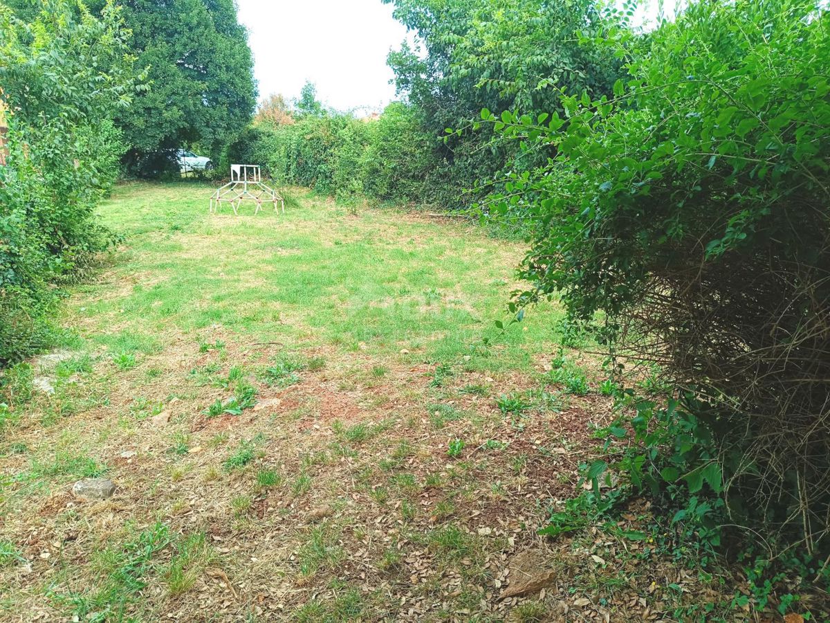 ISTRIA, VALTURA Piano terra con cortile in posizione tranquilla - 2 km dal mare!