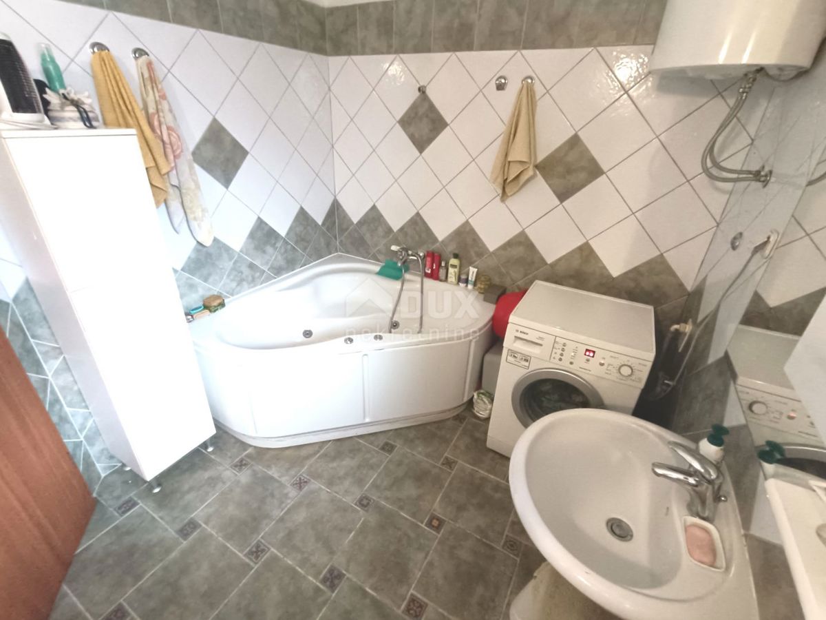 ISTRIA, VALTURA Piano terra con cortile in posizione tranquilla - 2 km dal mare!