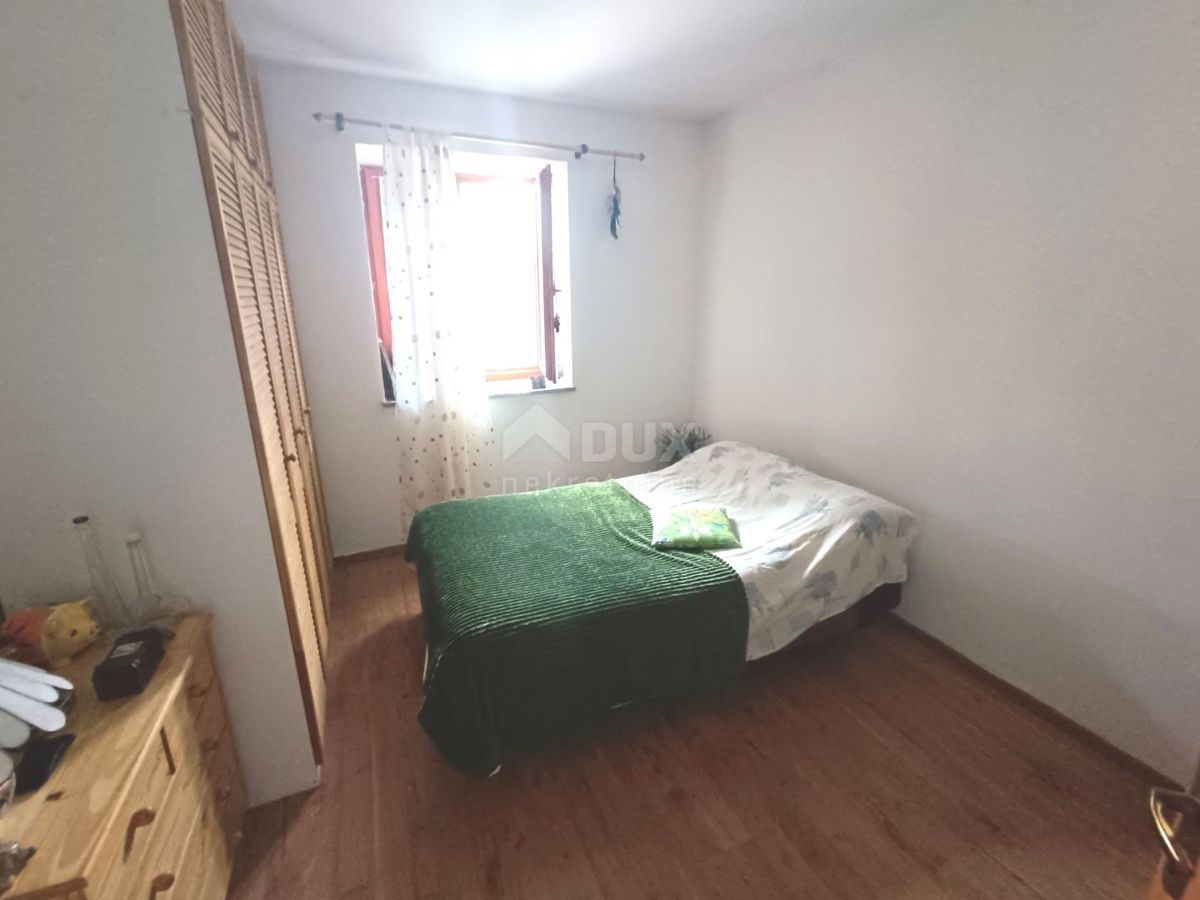 ISTRIA, VALTURA Piano terra con cortile in posizione tranquilla - 2 km dal mare!