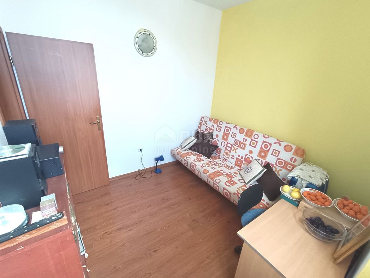 ISTRIA, VALTURA Piano terra con cortile in posizione tranquilla - 2 km dal mare!