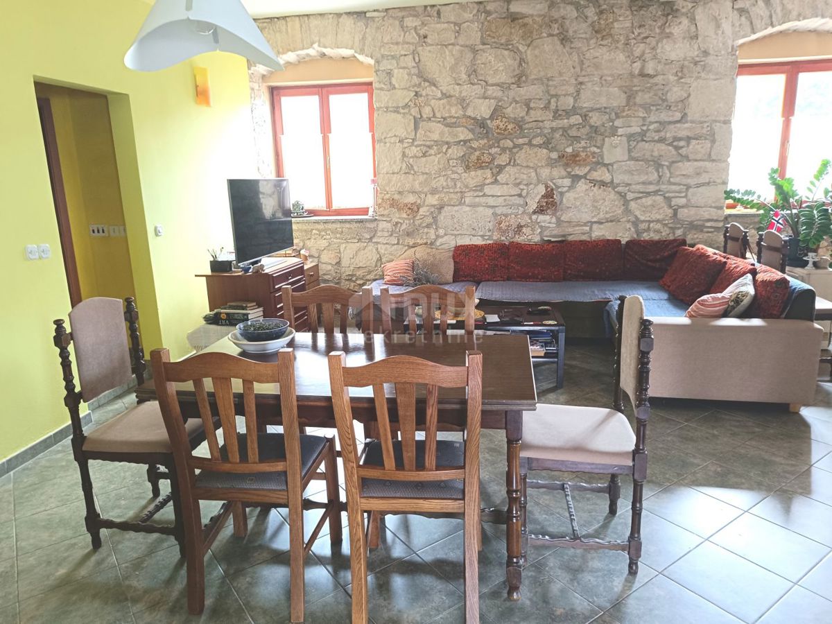 ISTRIA, VALTURA Piano terra con cortile in posizione tranquilla - 2 km dal mare!