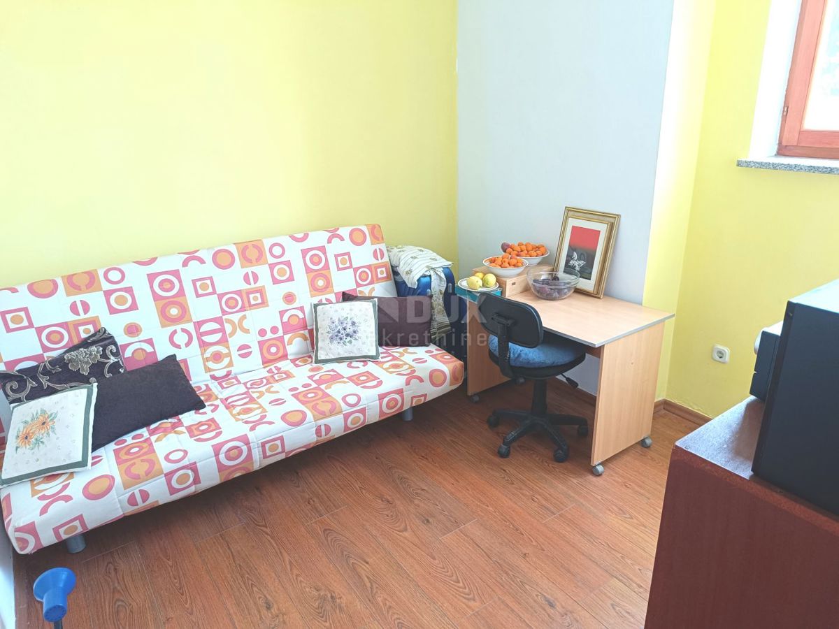 ISTRIA, VALTURA Piano terra con cortile in posizione tranquilla - 2 km dal mare!