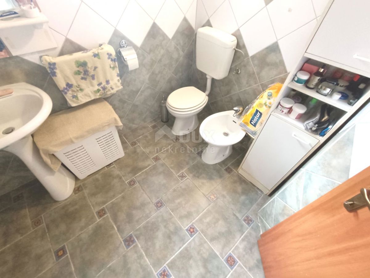 ISTRIA, VALTURA Piano terra con cortile in posizione tranquilla - 2 km dal mare!