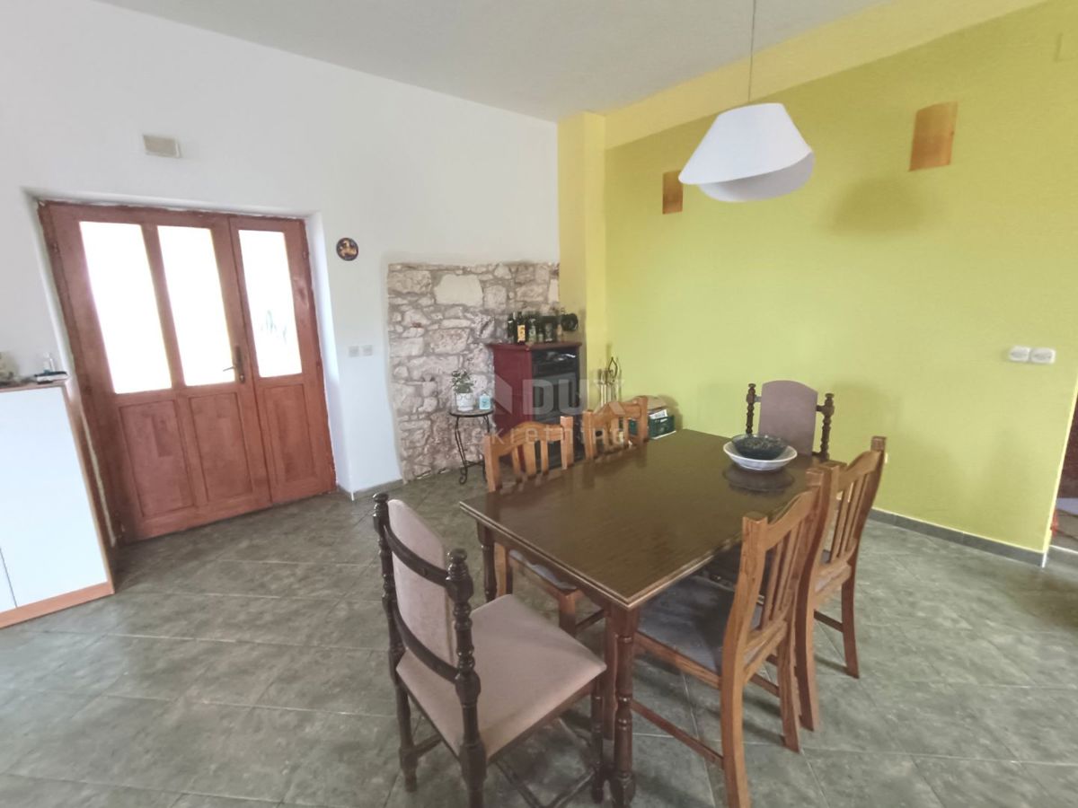 ISTRIA, VALTURA Piano terra con cortile in posizione tranquilla - 2 km dal mare!