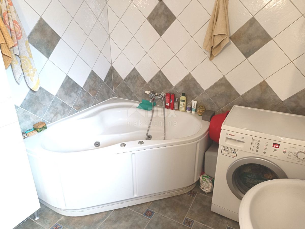 ISTRIA, VALTURA Piano terra con cortile in posizione tranquilla - 2 km dal mare!