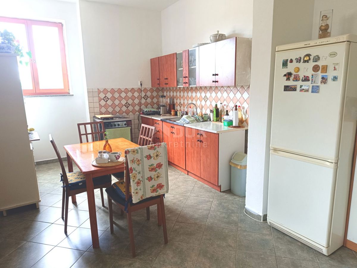 ISTRIA, VALTURA Piano terra con cortile in posizione tranquilla - 2 km dal mare!