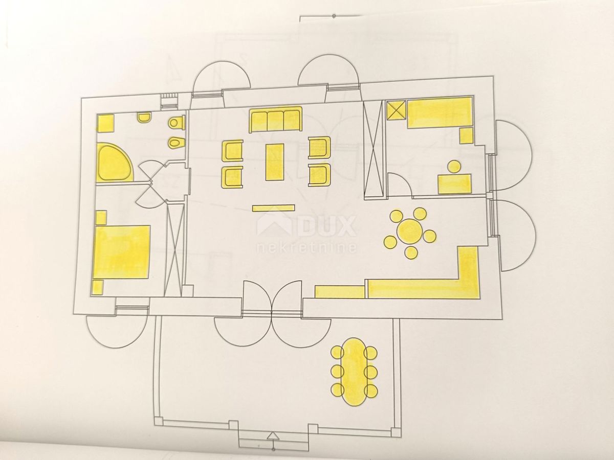 ISTRIA, VALTURA Piano terra con cortile in posizione tranquilla - 2 km dal mare!