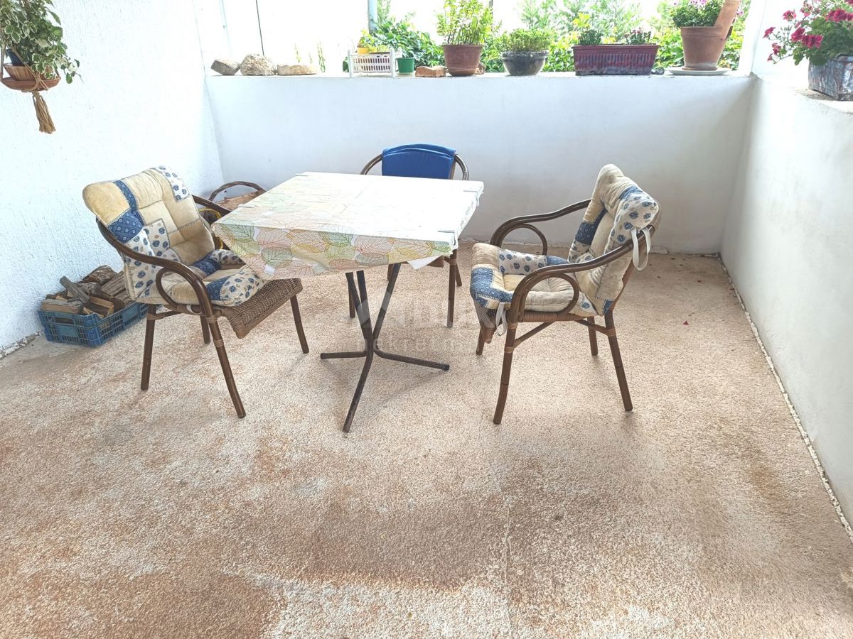 ISTRIA, VALTURA Piano terra con cortile in posizione tranquilla - 2 km dal mare!