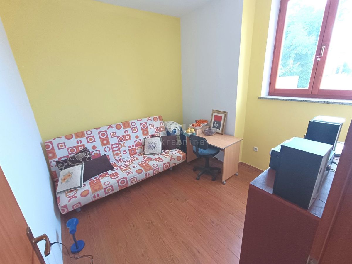 ISTRIA, VALTURA Piano terra con cortile in posizione tranquilla - 2 km dal mare!